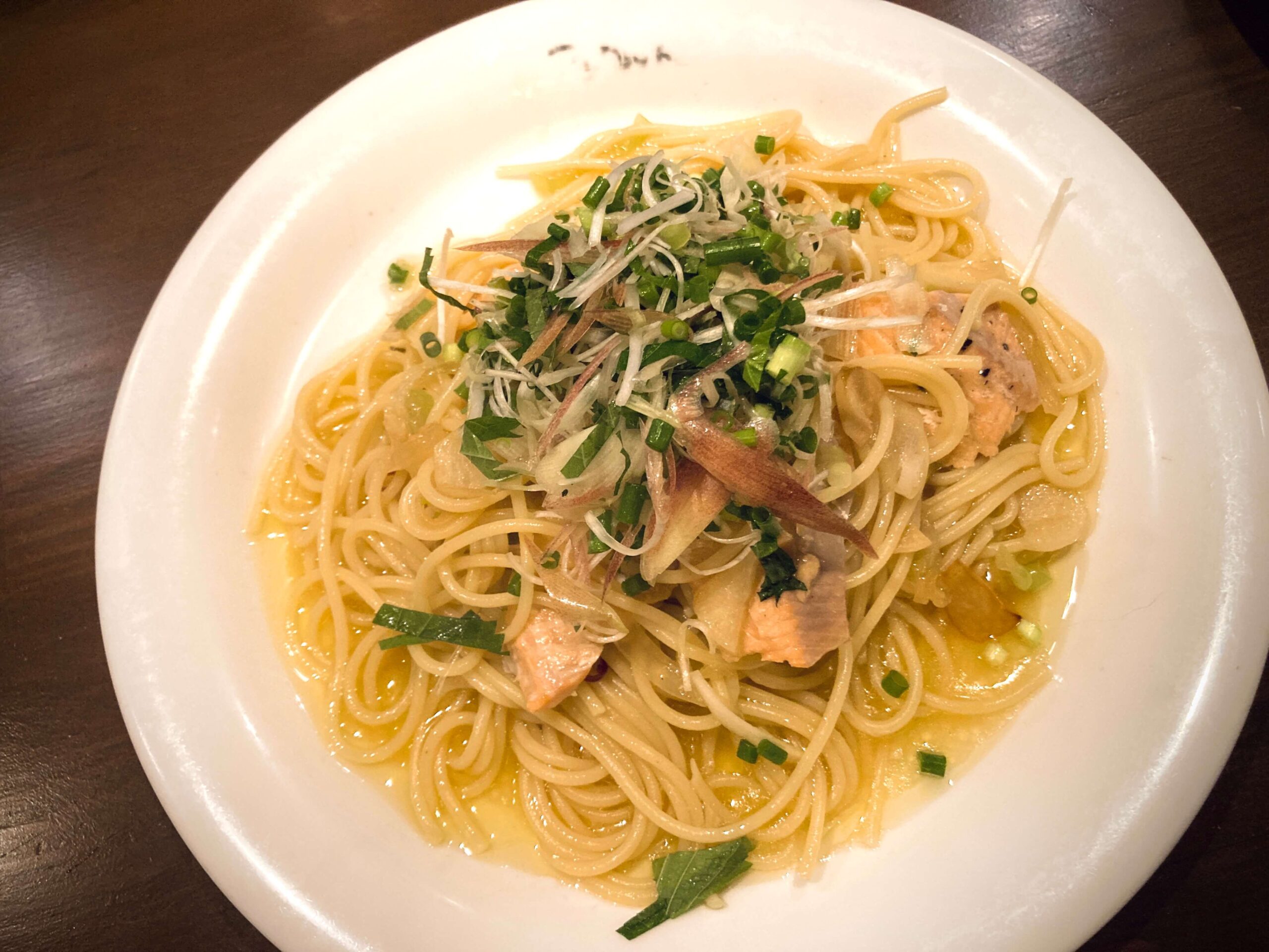 秋鮭と香味野菜ペペロンチーノスパゲッティ